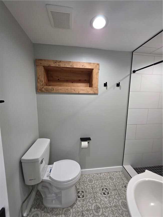 Building Photo - 2402 SE Jayel Terrace