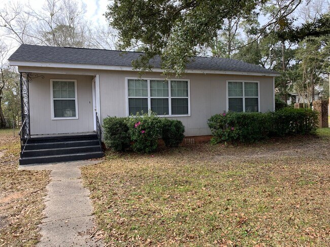 Primary Photo - 1600 E Martin Dr