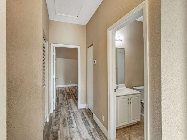 Building Photo - Well-Maintained 3-Bedroom Townhouse in Botanica | 1-Car Garage | Jupiter