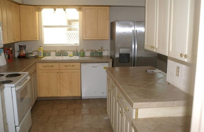 Building Photo - 3223 Knoll Manor Dr