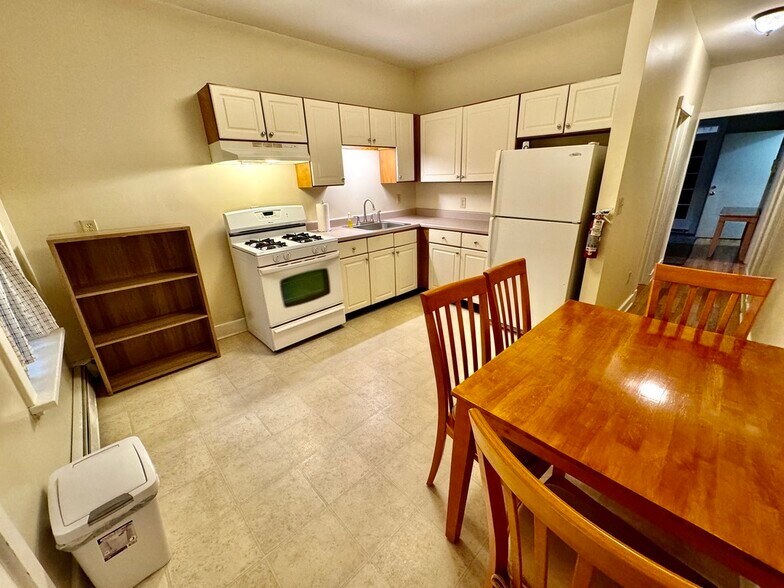 Kitchen - 262 10th St