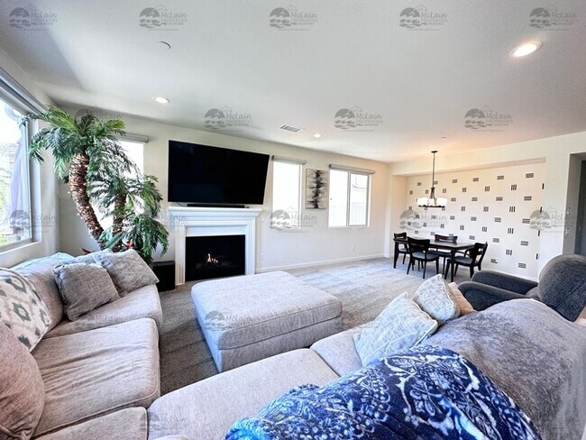 Building Photo - Luxury 5 bedroom, 3 bath home in Bonsall!