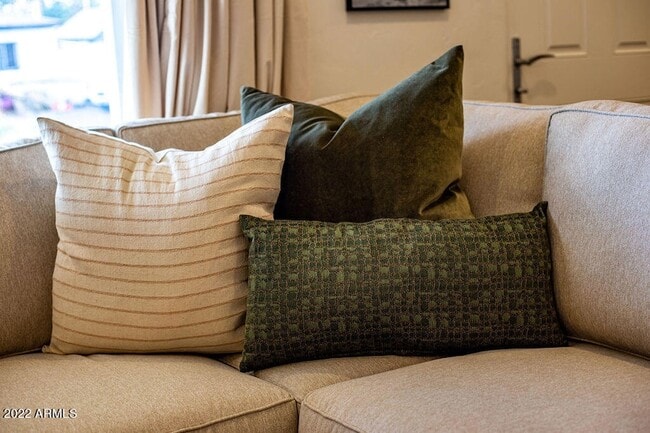 Building Photo - 1148 E Glenn Dr