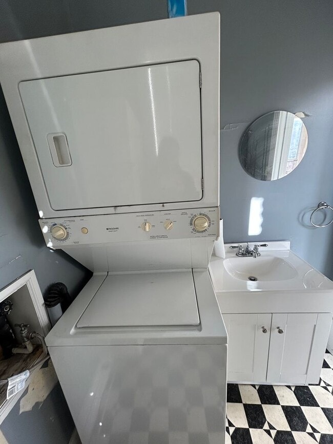 Building Photo - 307 S Idaho St