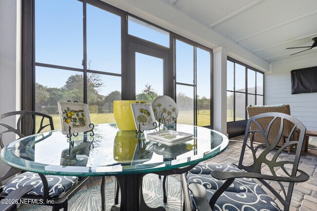 Building Photo - 11130 Town Vw Ct