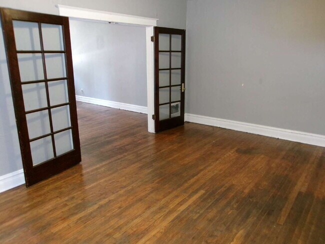 Building Photo - ** MOVE IN SPECIAL** Charming 1-Bedroom Apartment in South St. Louis