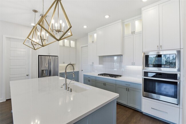 Building Photo - 15314 Viviente Dr