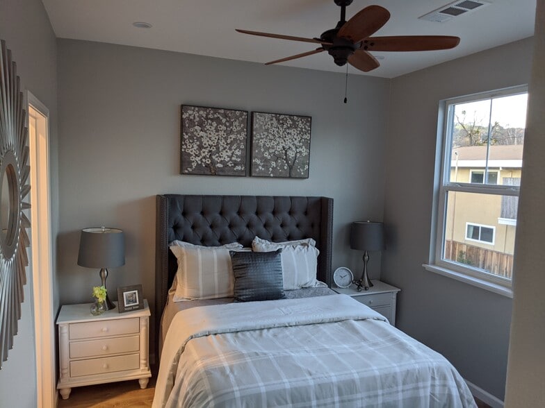 Unit 3626 Front Bedroom - 3626 Chestnut St