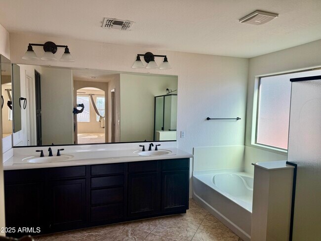 Building Photo - 3641 E Kingbird Pl