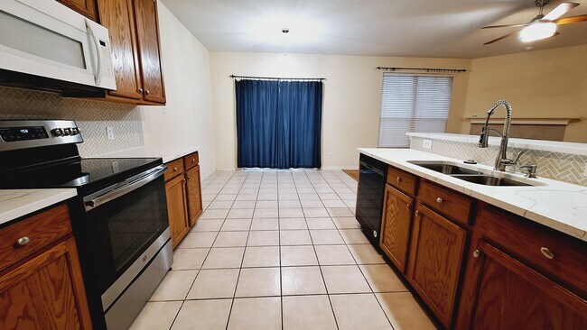 Building Photo - 5812 Lava Dr