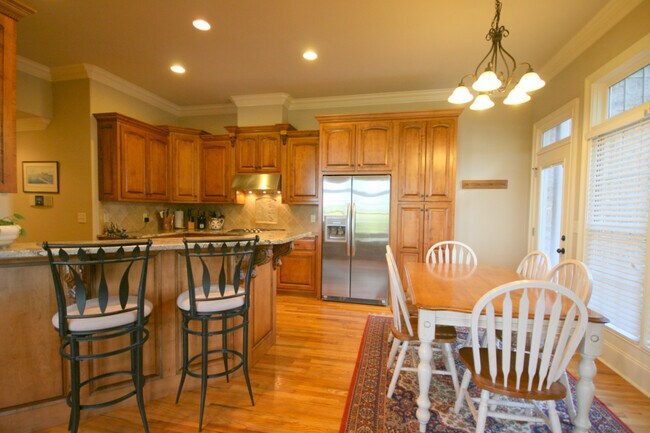 Building Photo - 27 Carriage Hill