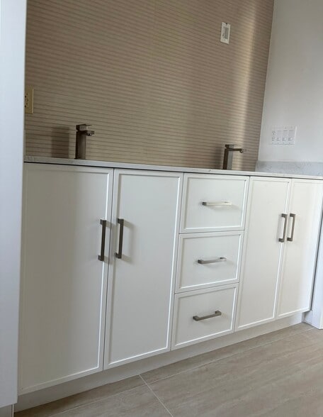 Building Photo - 11911 Stagg St