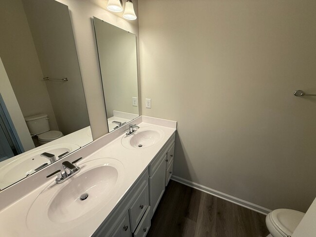 Building Photo - Brand New Townhome!!