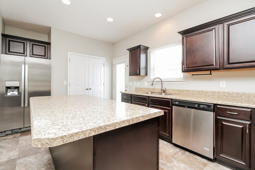 Building Photo - 2426 Salem Glen Xing