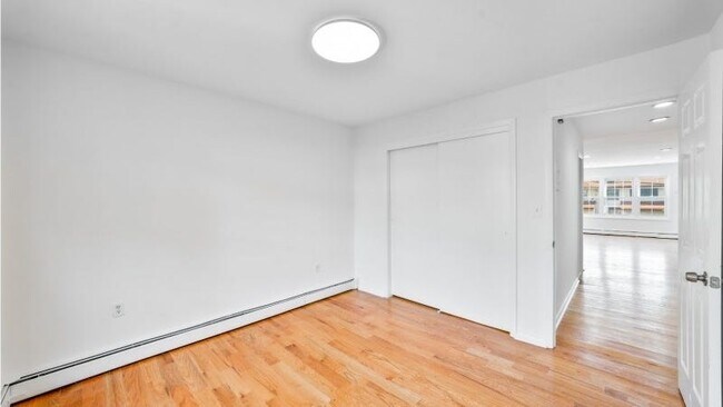 Building Photo - 326 Bond St