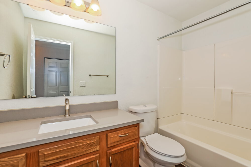 Building Photo - 304 E Pine Ridge Dr