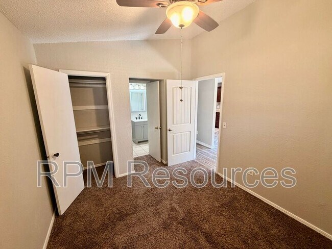 Building Photo - 957 W Tesio Way
