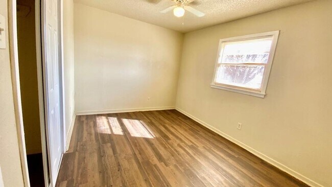 Building Photo - Handyman Special $0 First Month's Rent / “...