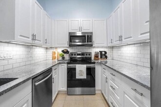 Building Photo - 1106 Hyacinth Pl