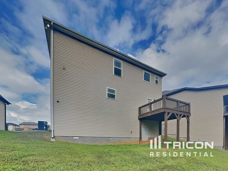 Building Photo - 1020 Berra Dr