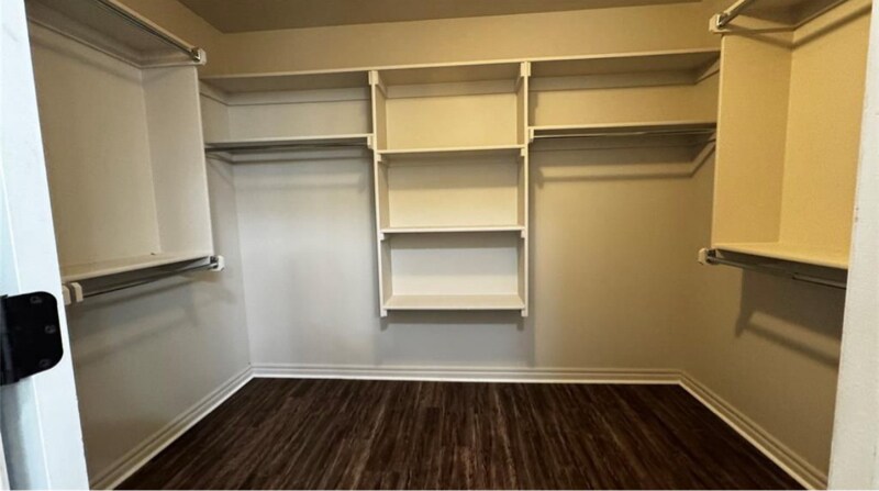 Building Photo - 1328 Ridgeway Dr