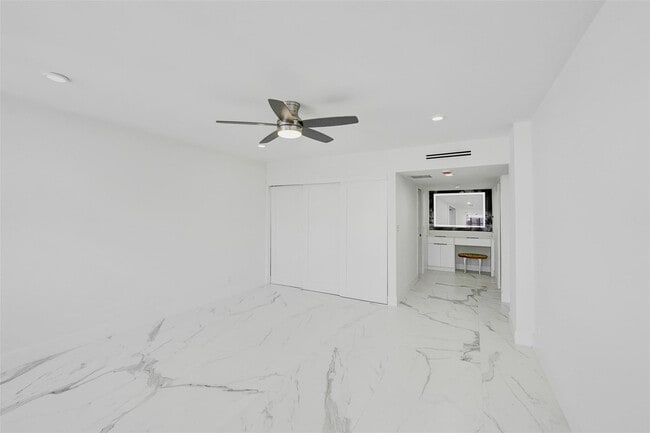 Building Photo - 1390 S Ocean Blvd