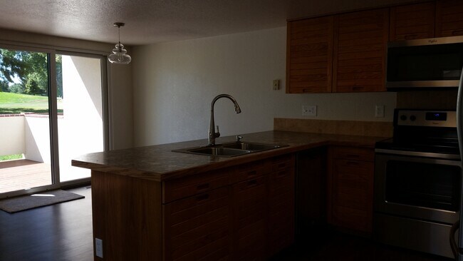 Building Photo - Condo for Rent