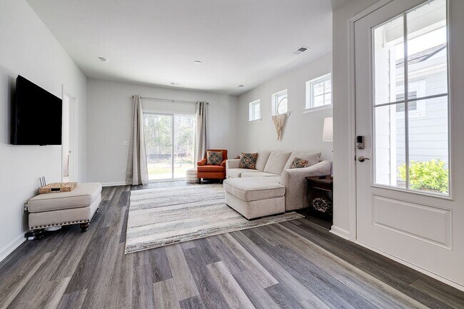 Building Photo - 151 Holloway Hl