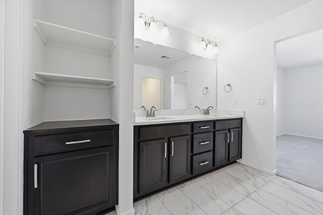 Building Photo - $2,840.95- 3-bed, 2.5 bath home in Aurora