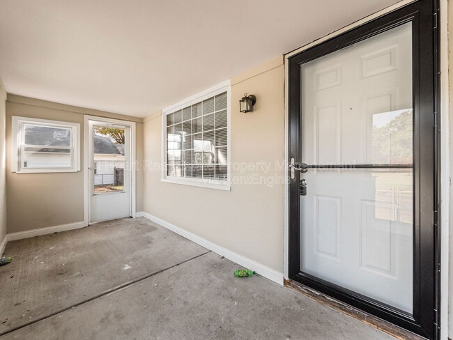 Building Photo - 1621 Sullivant Ave