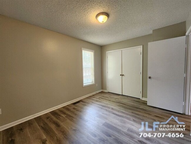 Building Photo - 2 Story All Brick 2/1.5 Townhouse in Concord