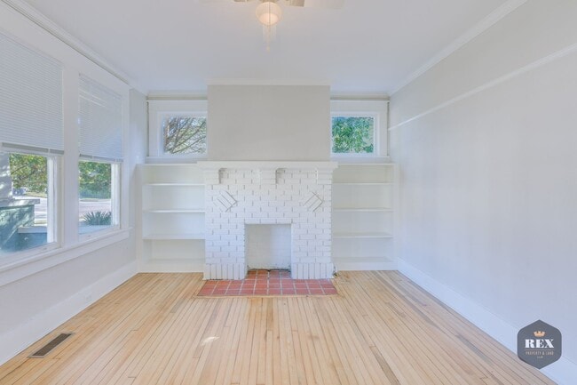 Building Photo - Central Location, Hardwood Floors, Recently Updated