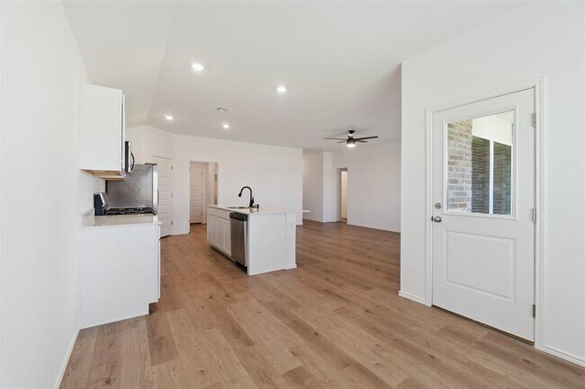 Building Photo - 5925 Bradford Pear Ln