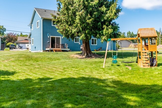 Building Photo - 3 Bed 2 Bath beautiful home on a corner lot in Admirals Cove