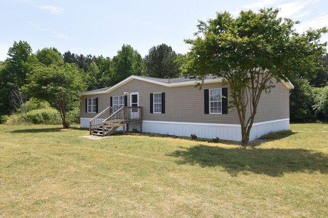 Primary Photo - Spacious 3-Bed, 2-Bath Manufactured Home o...