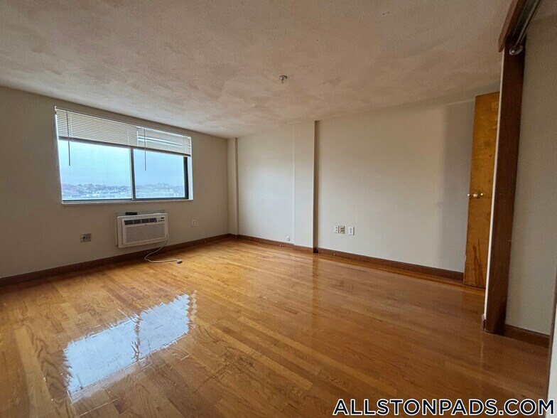 Building Photo - 1110 Commonwealth Ave