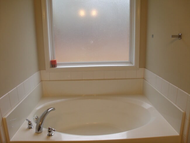 Building Photo - 25 Devonshire Dr