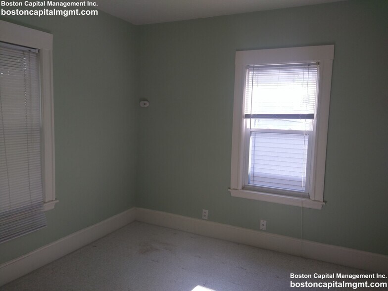 Building Photo - 55 Moreland St