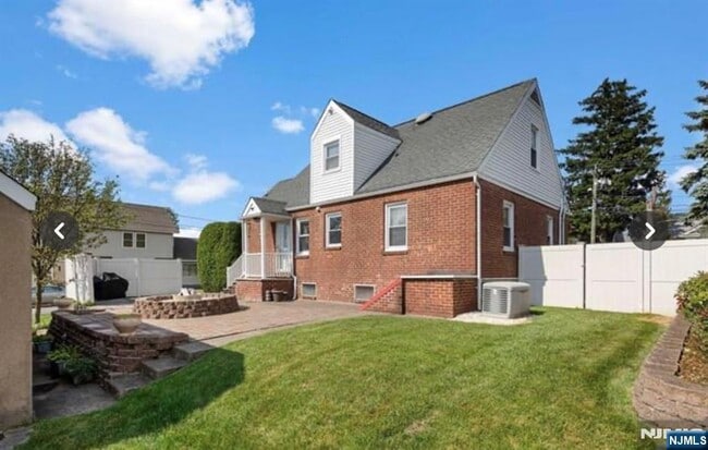 Building Photo - 74 Rosemont Ave