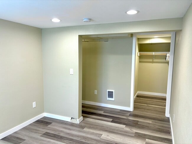 Building Photo - University Park Home with Finished Basemen...