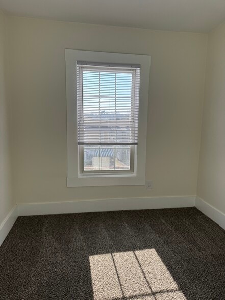 Building Photo - 119 E 20th Ave