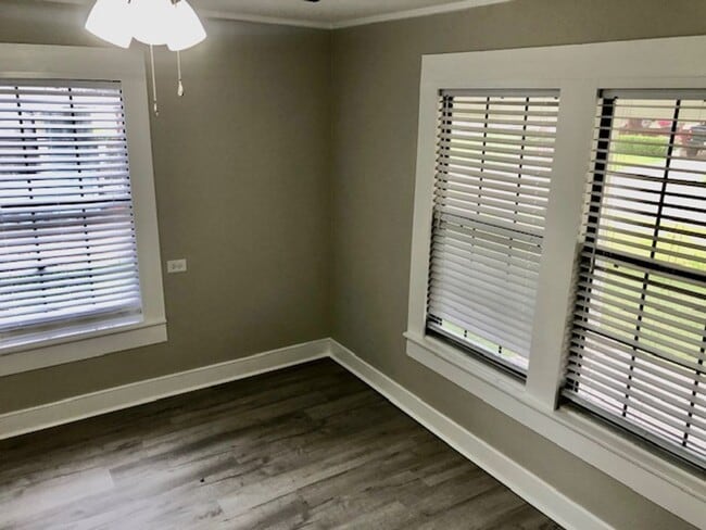 Building Photo - $500 OFF MOVE IN SPECIAL-CUTE SOUTH BOSSIER HOME-FRESH PAINT-NEW FLOORS-CLEAN