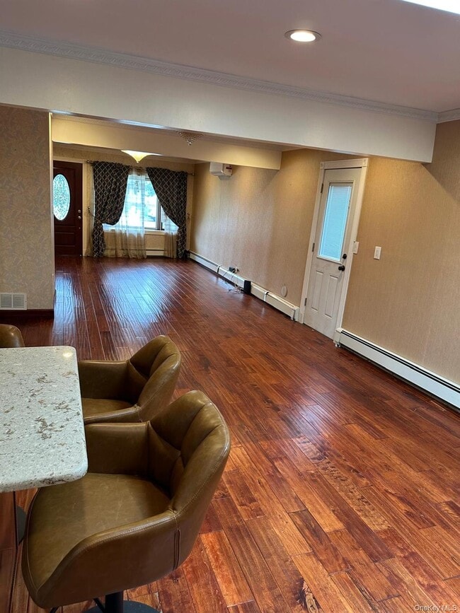 Building Photo - 899 Bowling Green Dr