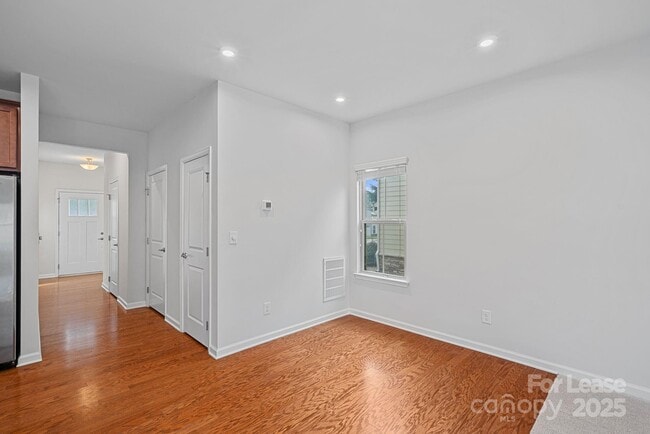 Building Photo - 206 Scenic View Ln