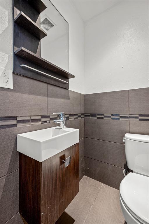 Building Photo - 9127 Valley Chapel Ln
