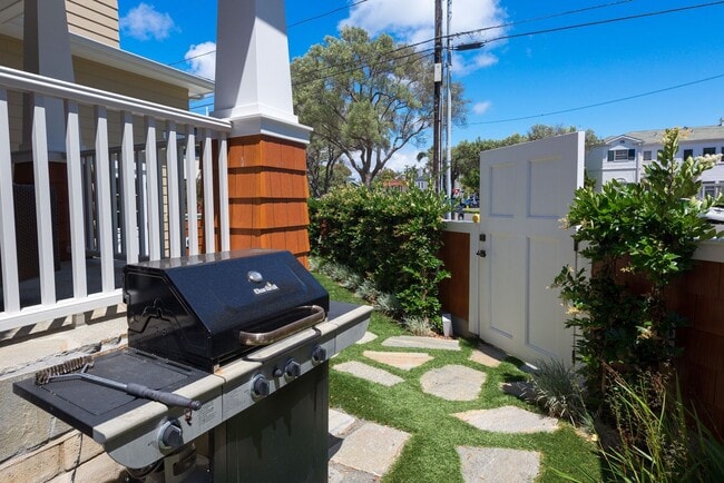 Building Photo - Four-bedroom home in the heart of the Village, offered furnished long-term lease. Ideally located...