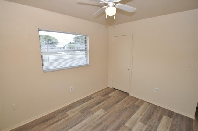 Building Photo - 2587 Sun Acres Blvd