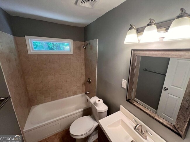 Building Photo - 1947 Kenwood Pl SE