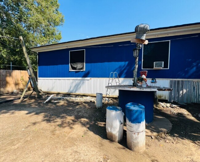 Building Photo - 491 E Sherwood Dr