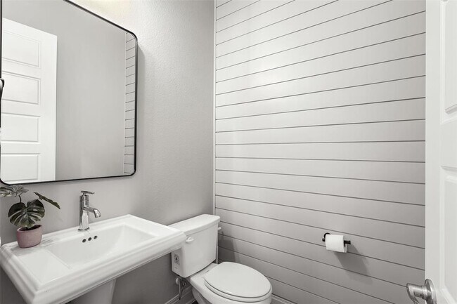 Building Photo - 299 Peakside Cir
